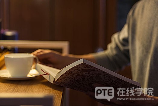 PTE英语积累：《二十不惑》、《三十而已》的英文翻译