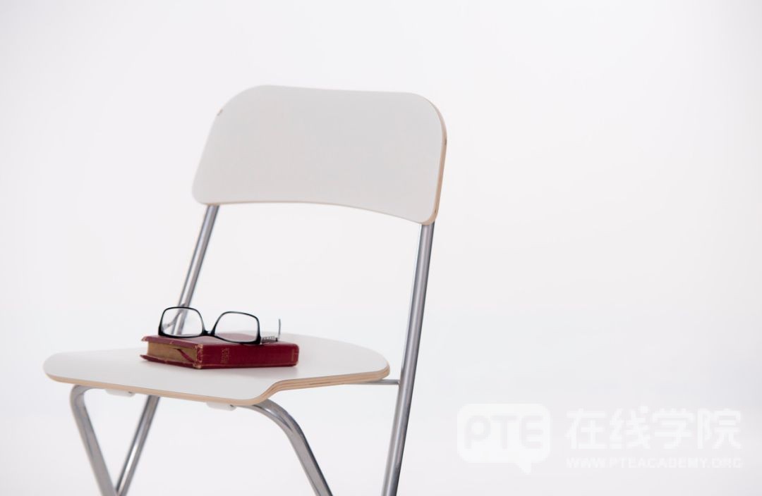 PTE大作文常见语法：现在分词作定语和状语的区别